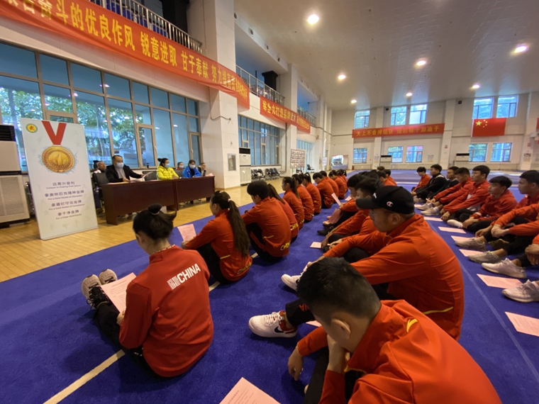 ���г�ŵ �øɾ����� ������ƽ̨�˶�Ա��������Աǩ�����˷ܼ���ŵ��