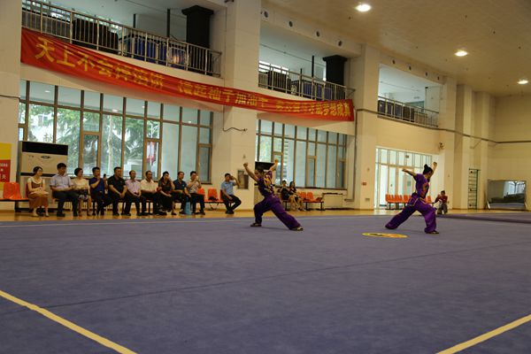武术中心运动员为与会人员表演武术.jpg
